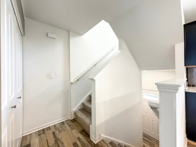 Building Photo - 2385 Upland Rd