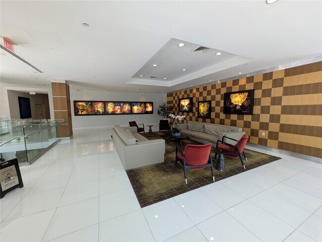 Building Photo - 1800 N Bayshore Dr