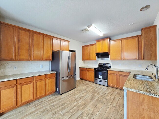 Building Photo - 26435 Richwood Oaks Dr