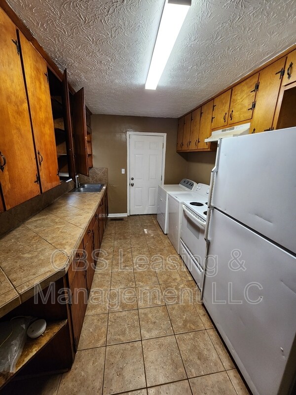 Building Photo - 427 Bernard Dr
