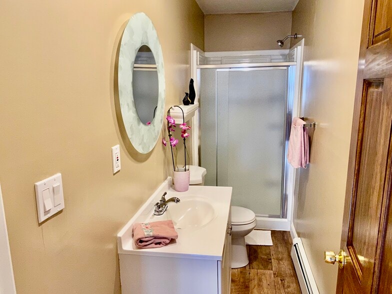 Bath 1 - 208 Rawson Rd