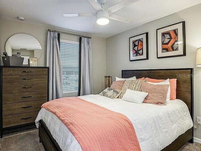 Building Photo - 10557 Oakside Dr