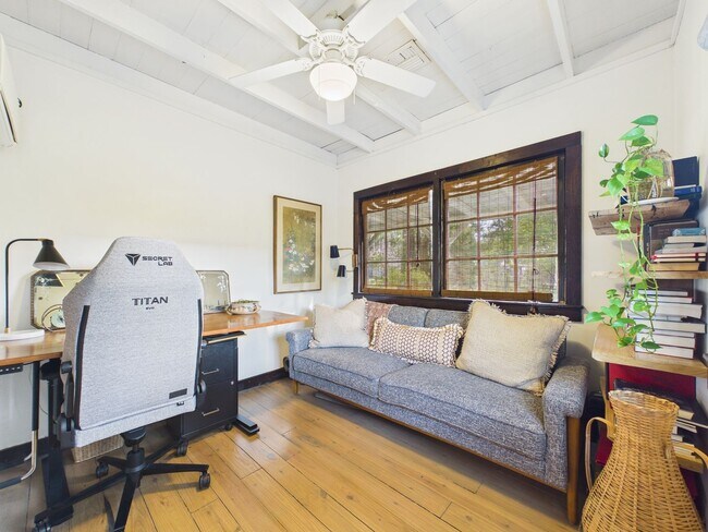 Building Photo - COMING SOON! Charming Cottage in the Center of Town