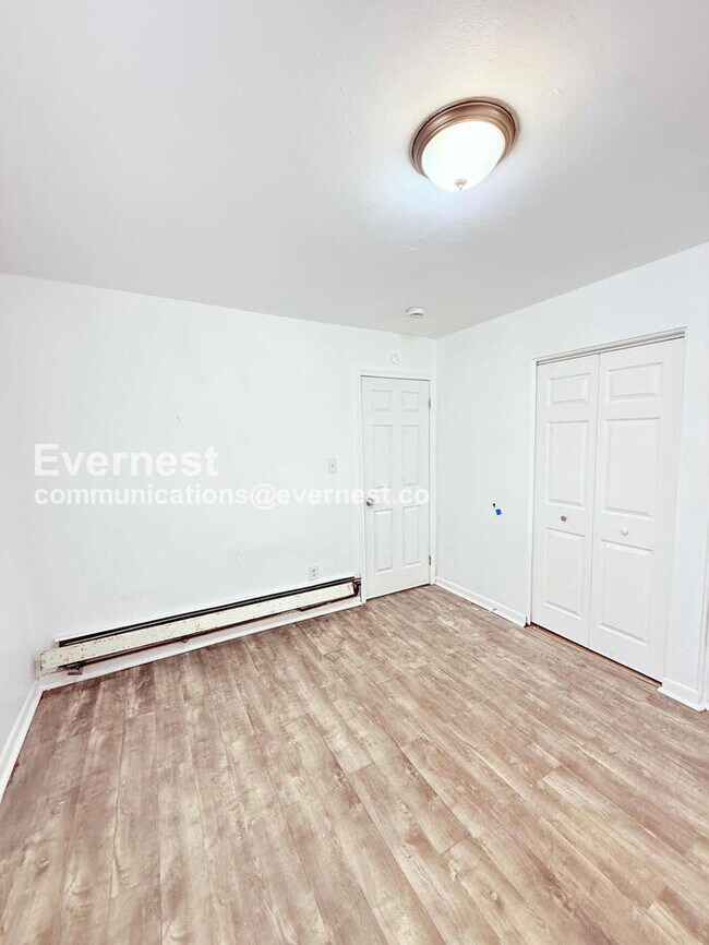 Building Photo - 15601 Schoolcraft Rd