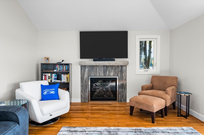 Building Photo - 8075 Outer Dr S