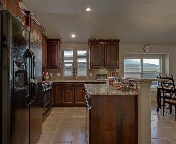 Building Photo - 5009 Holliday Dr