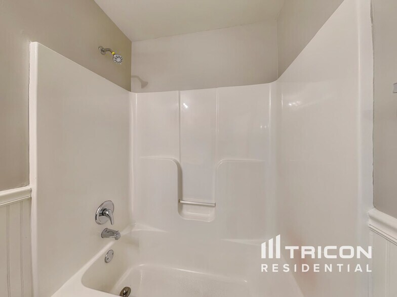 Building Photo - 2974 Olivine Dr SE