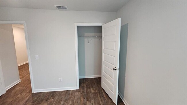Building Photo - 511 Autumns Wood Cir W