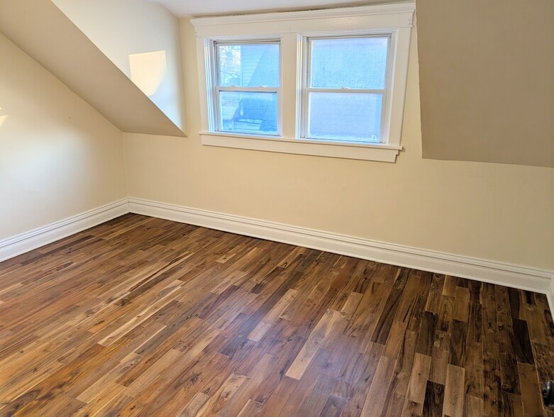 Building Photo - 1025 Sherman Ave