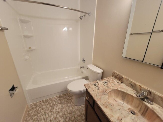 Building Photo - 830 Knottingham Dr