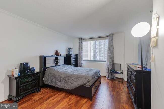 Building Photo - 3713 S George Mason Dr