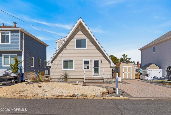 Building Photo - 13 Clearwater Way