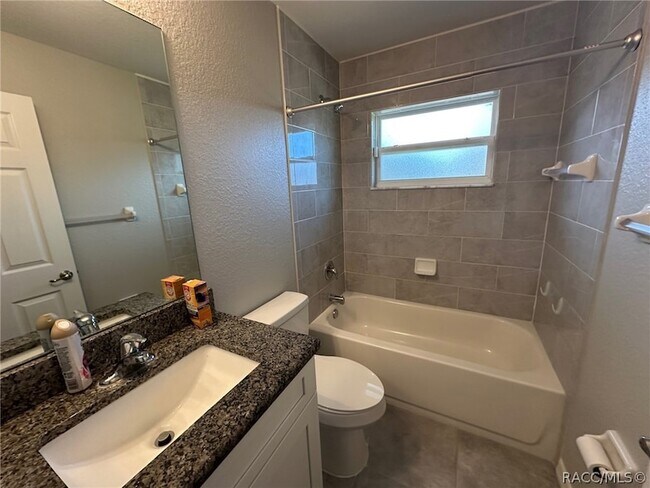 Building Photo - 5825 N Larkspur Way