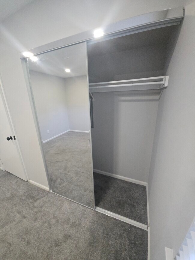 Building Photo - 122 Berwick Pl
