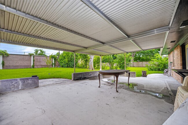 Building Photo - 5803 Greencraig Dr