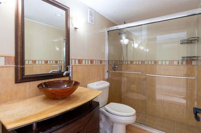 Building Photo - 145 SE 25th Rd