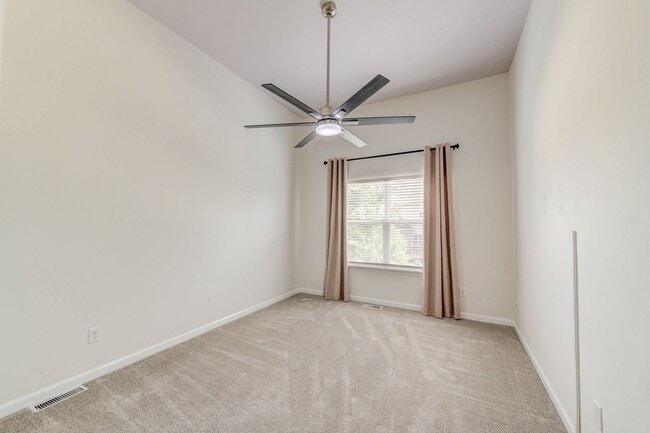 Building Photo - Gorgeous Updated 3 Bed 3 Bath Home Garage