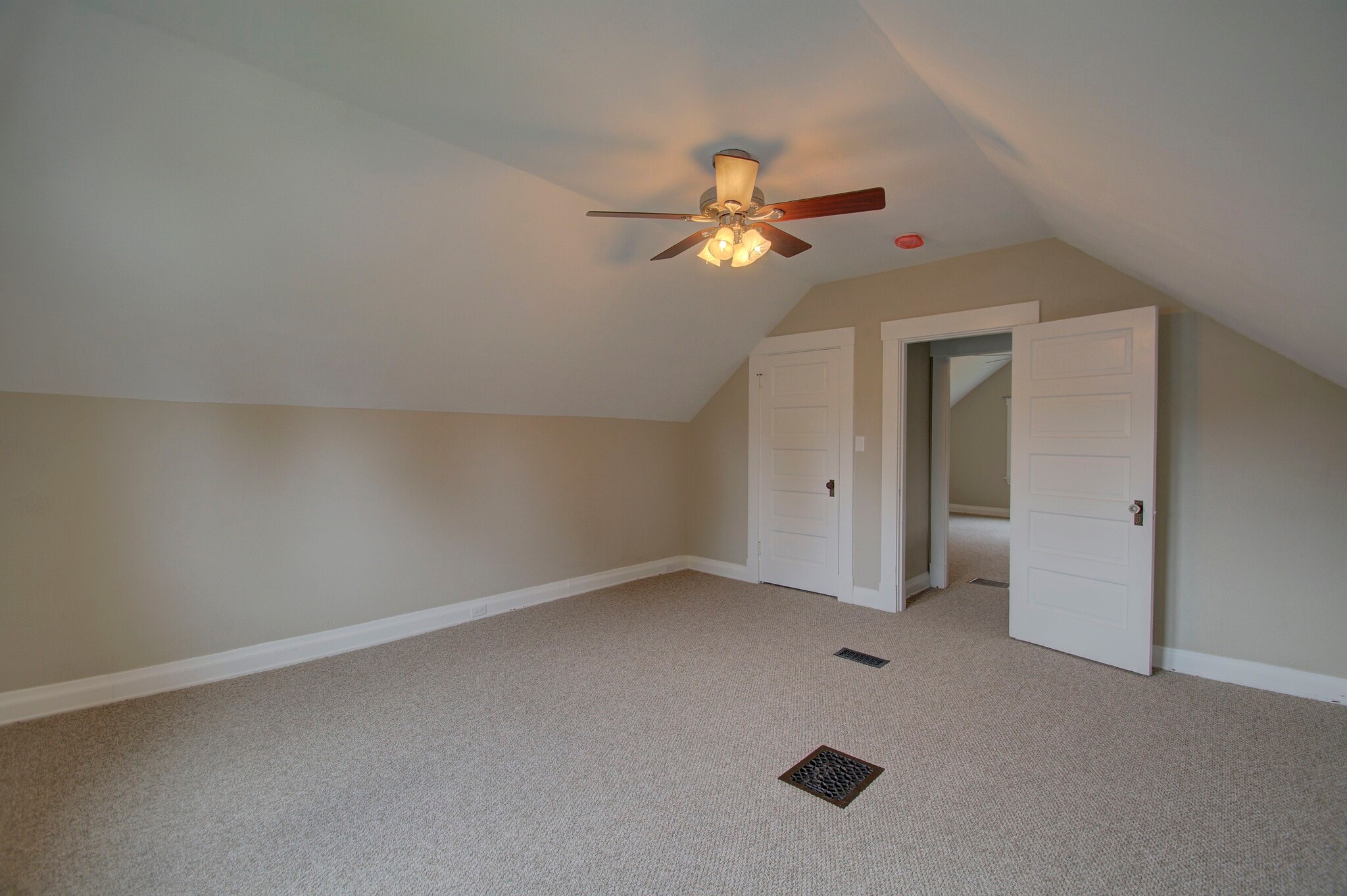Bed 2 on top floor - 3799 Millsbrae Ave