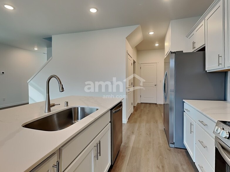 Building Photo - 5140 Turnstone St SE