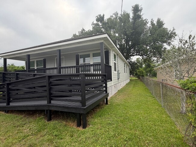 Building Photo - New Home! 4/2!