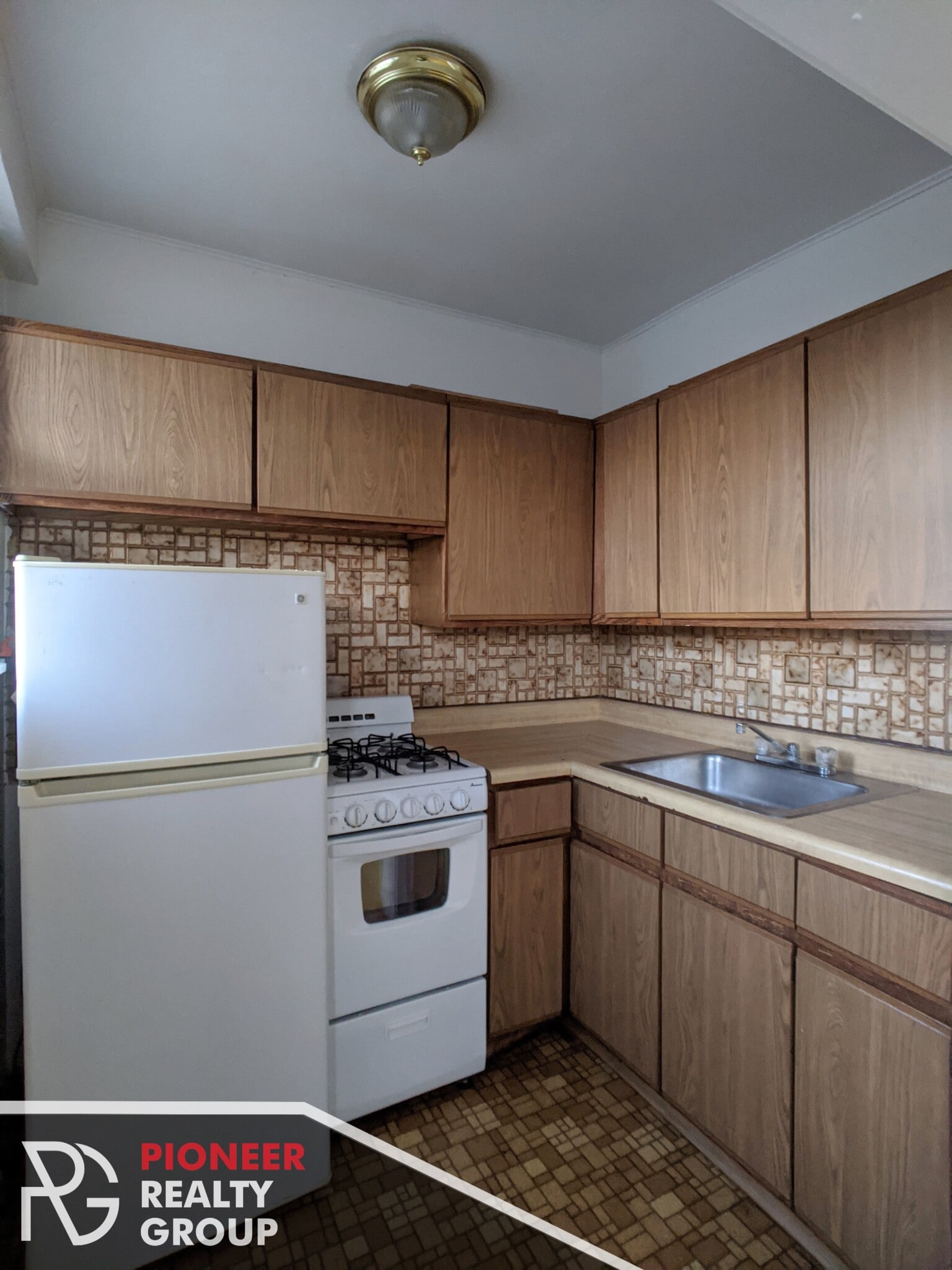 Building Photo - 737 W Belmont Ave