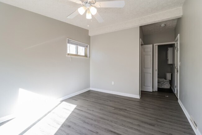 Building Photo - Gorgeous 4 Bedroom Ranch
