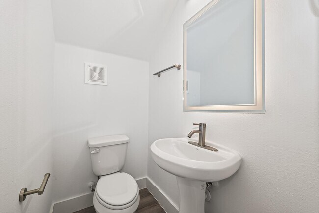 Building Photo - 5304 Lynnfield St