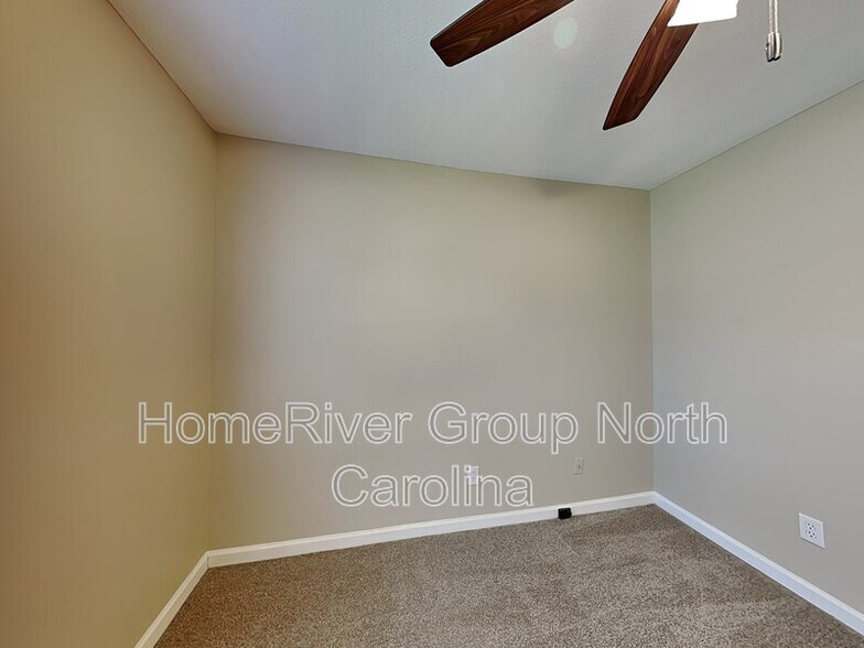 Building Photo - 822 Banner Oak Ct