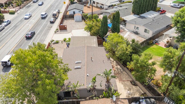 Building Photo - 865 W Hillcrest Dr
