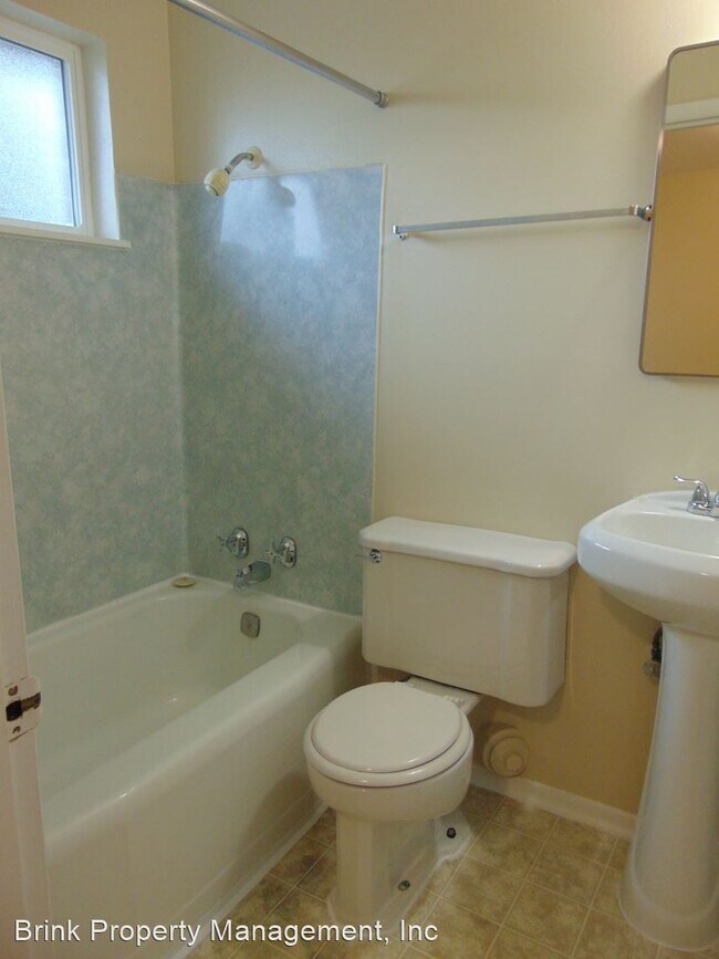 Building Photo - 2800 NE 55th St