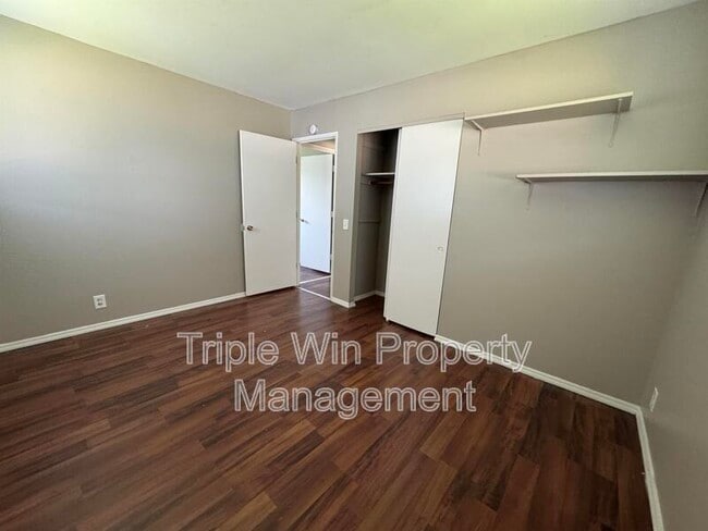 Building Photo - 730 Crabapple Ln
