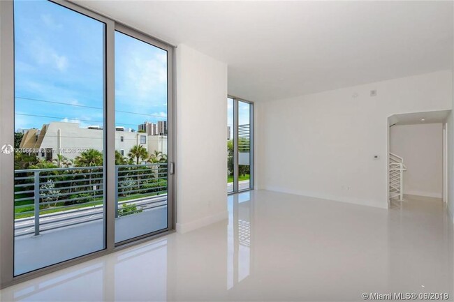 Building Photo - 3 bedroom in Aventura FL 33180