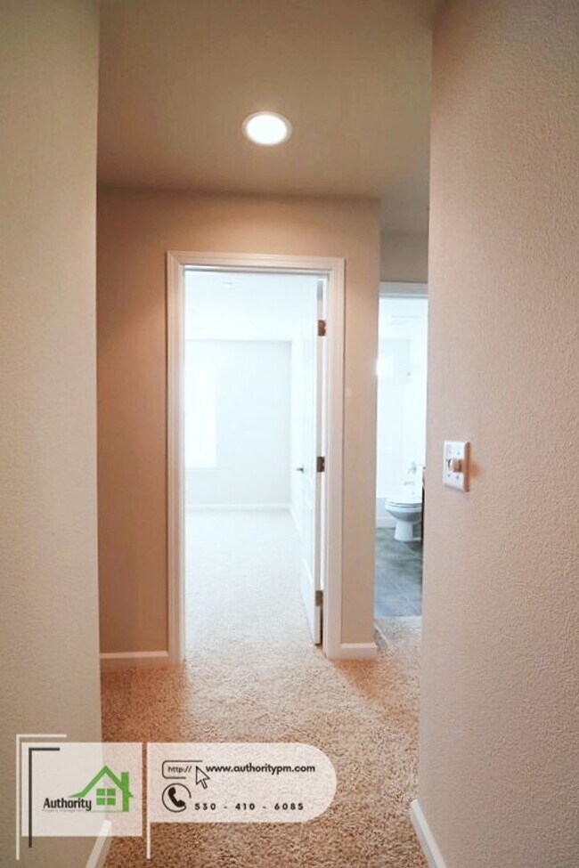 Building Photo - 674 Mission De Oro Dr