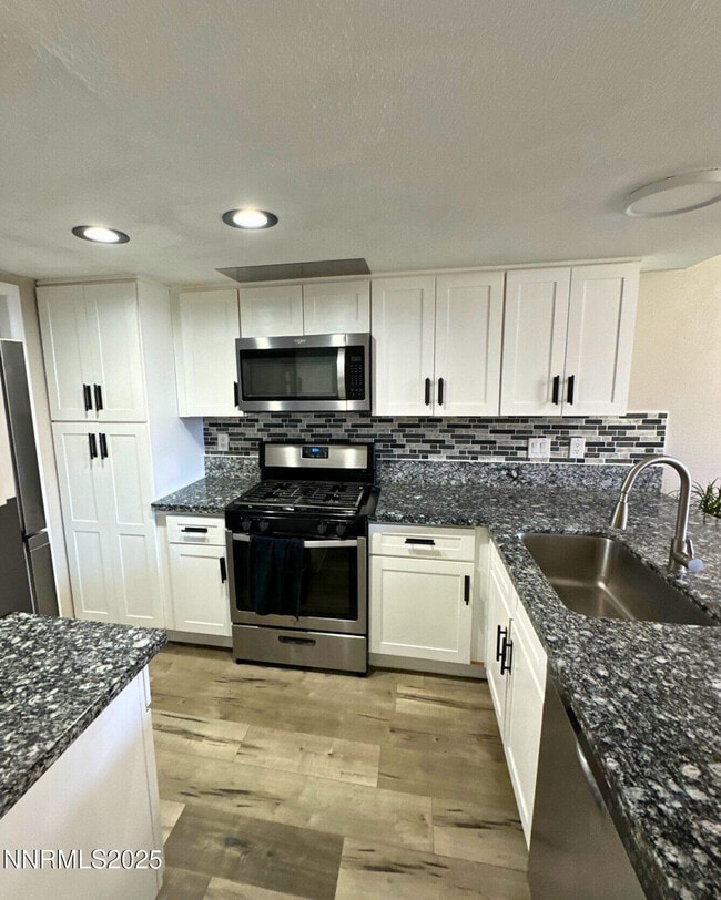 Building Photo - 1725 Catham Ln