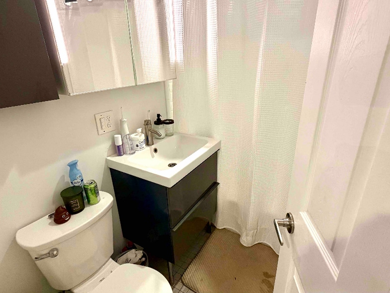 Building Photo - 12 Braemore Rd