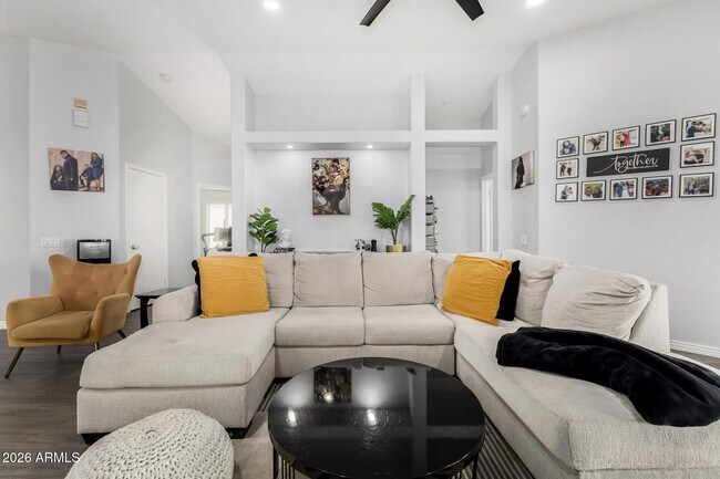 Building Photo - 10420 W Reade Ave