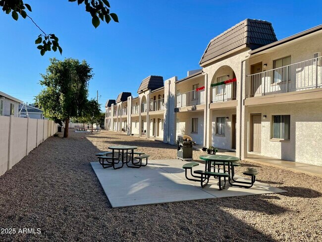 Building Photo - 1222 E Mountain View Rd