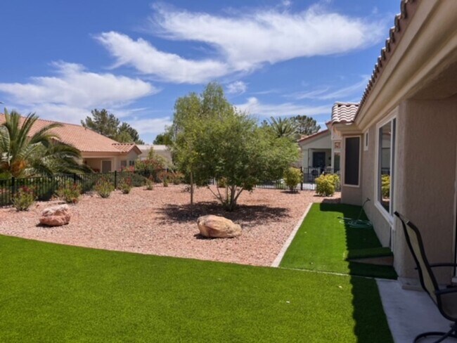 Building Photo - Sun City - Short Term Rental - Fully Furnished