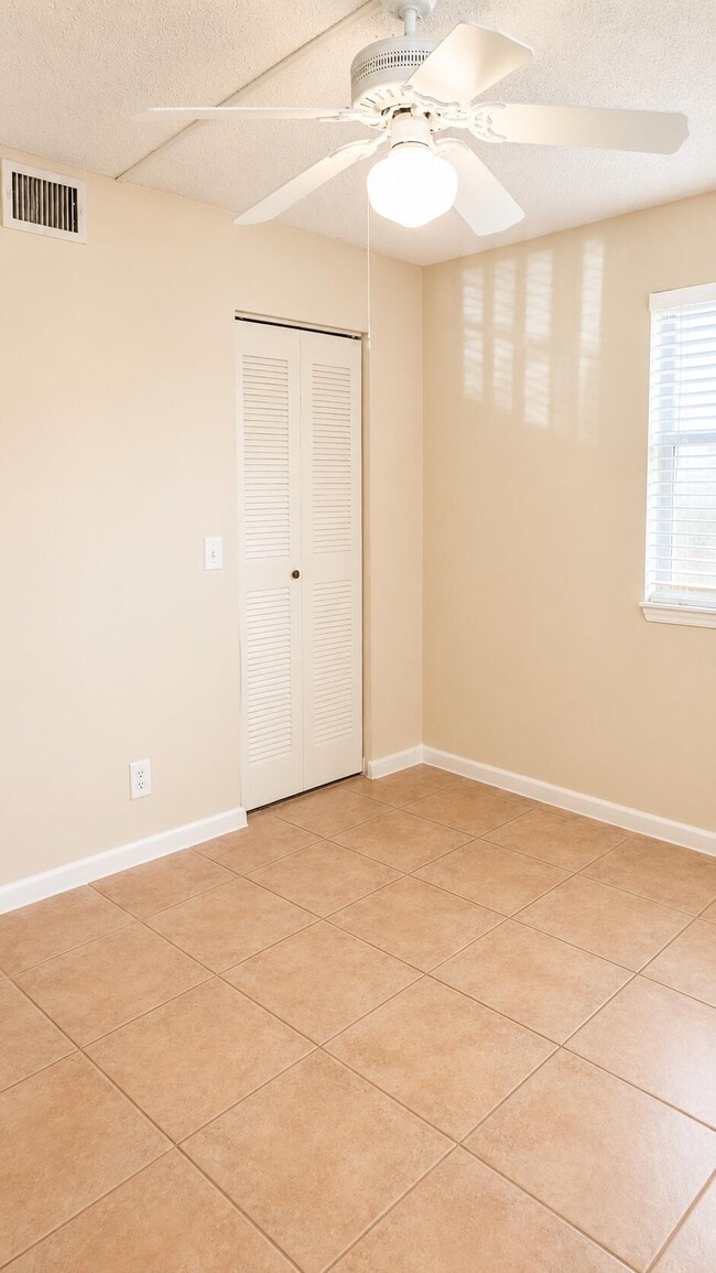 Building Photo - 13001 SW 11th Ct