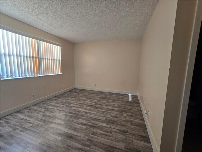Building Photo - 11477 NW 39th Ct