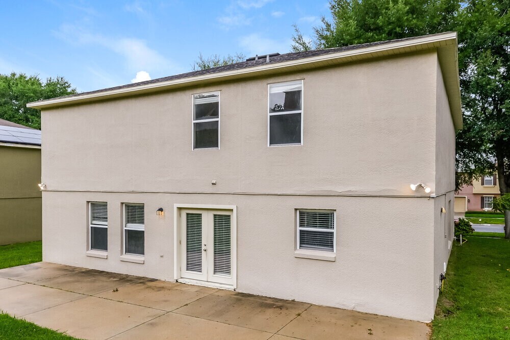 Building Photo - 2015 Country Brook Ave
