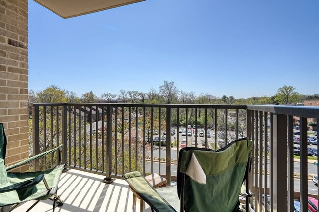 Building Photo - Luxury and fully updated studio in America...