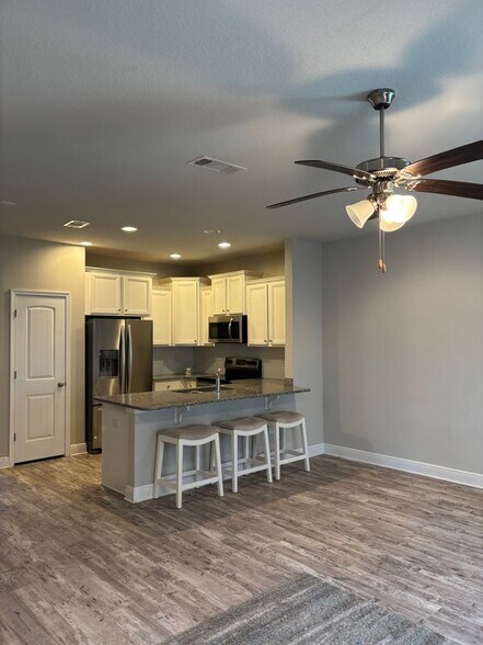 Building Photo - 166 Crossing Ln