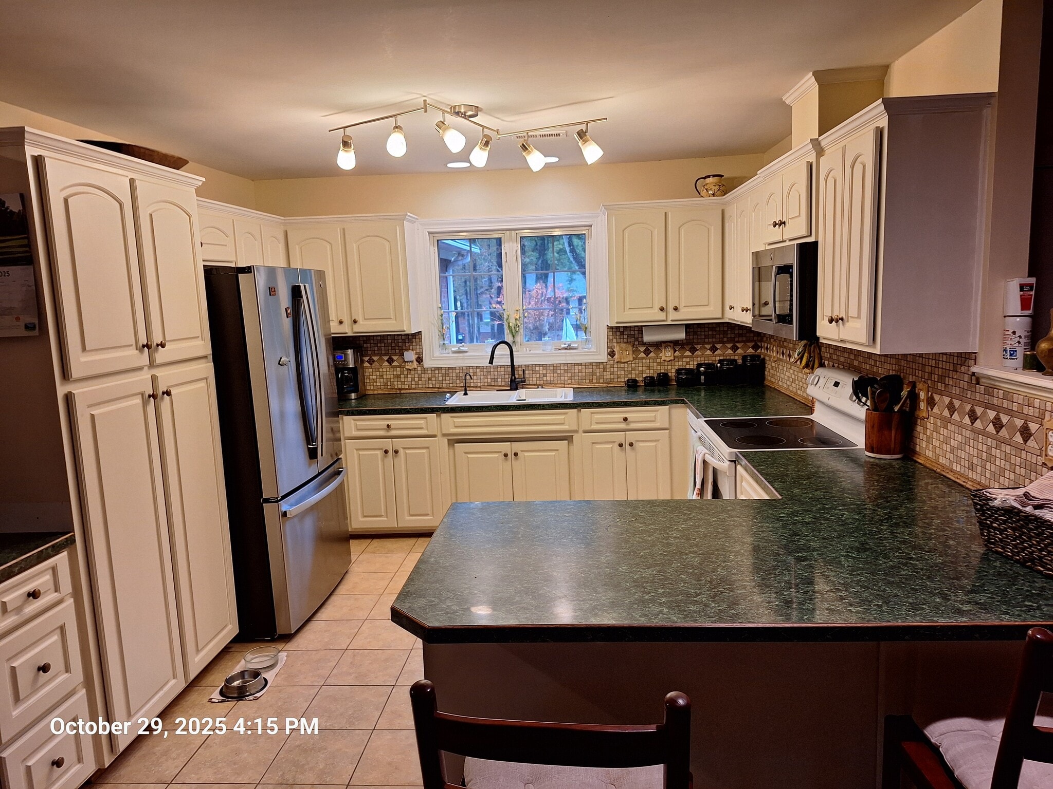 Building Photo - 6313 Cardinal Dr