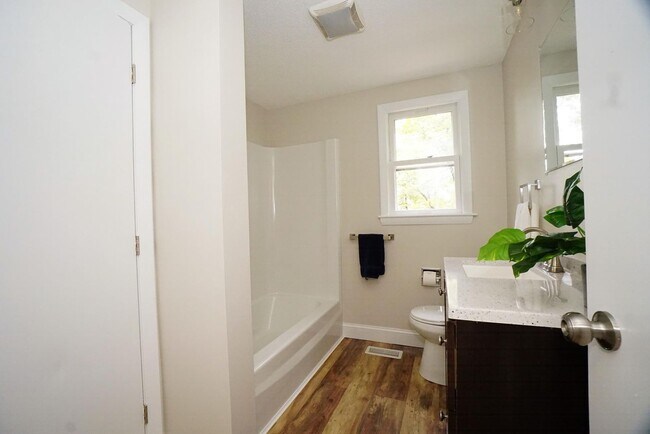 Building Photo - 42 Woodfield St