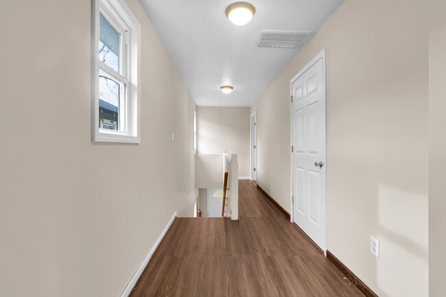 Building Photo - 708 2nd Ave