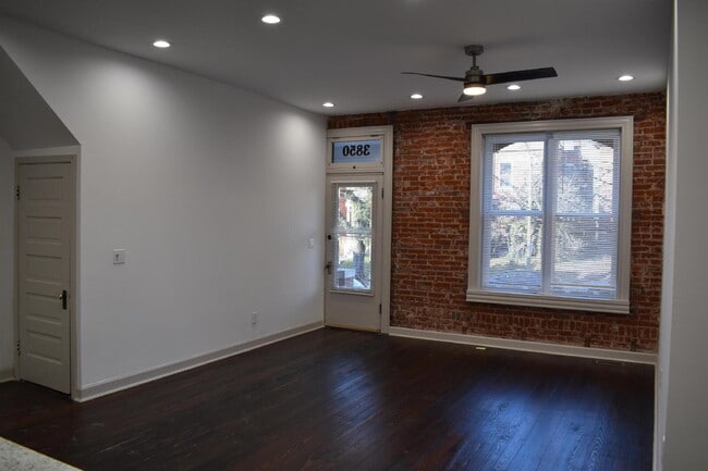 Building Photo - "Spacious Urban Living: Charming 2-Bedroom Retreat in St. Louis City - 1287 Sq Ft of Comfort!"  C...