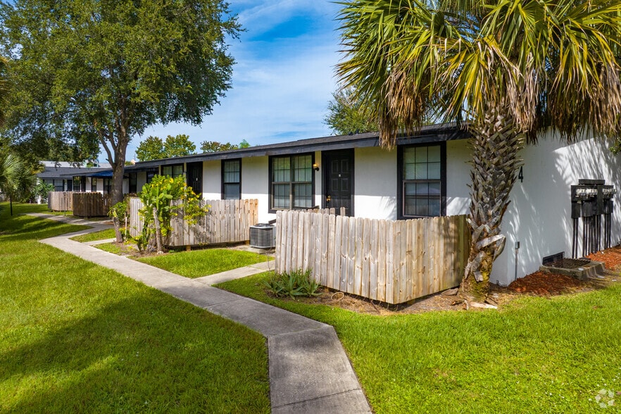 Primary Photo - Eleven35 Apartments