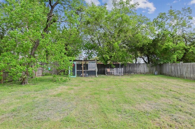 Building Photo - 809 S Coulter Dr