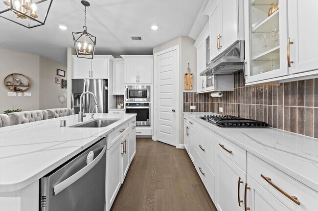 Building Photo - 2185 Woodland Pine Dr